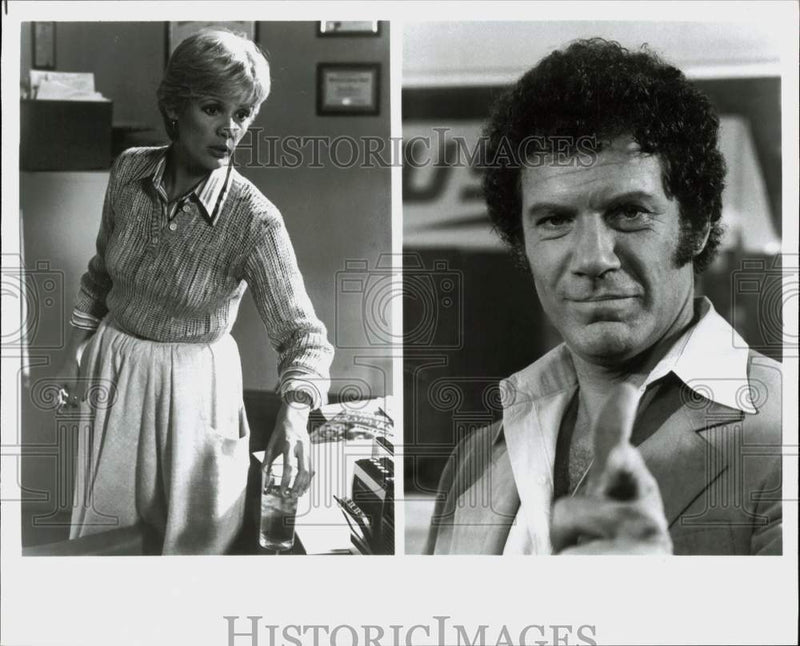 Load image into Gallery viewer, Press Photo Alan Feinstein and Karen Machon star on "The Runaways," on NBC.
