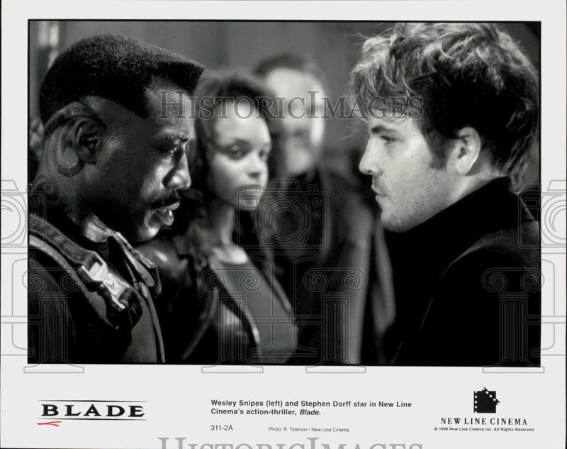 Load image into Gallery viewer, 1998 Press Photo Wesley Snipes &amp; Stephen Dorff in "Blade" - srp28020
