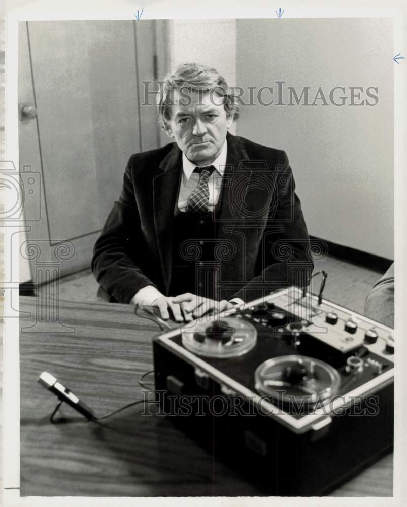 1982 Press Photo Actor Hal Holbrook in &quot;The Killing of Randy Webster&quot;- Historic Images