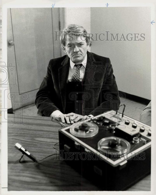 1982 Press Photo Actor Hal Holbrook in "The Killing of Randy Webster"- Historic Images