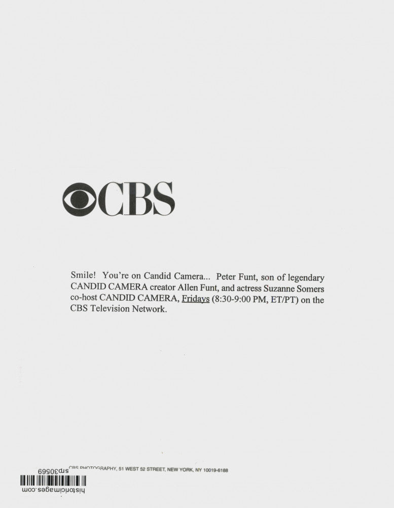 Load image into Gallery viewer, 1998 Press Photo Peter Funt, Suzanne Somers Co-Host "Candid Camera" - srp30569
