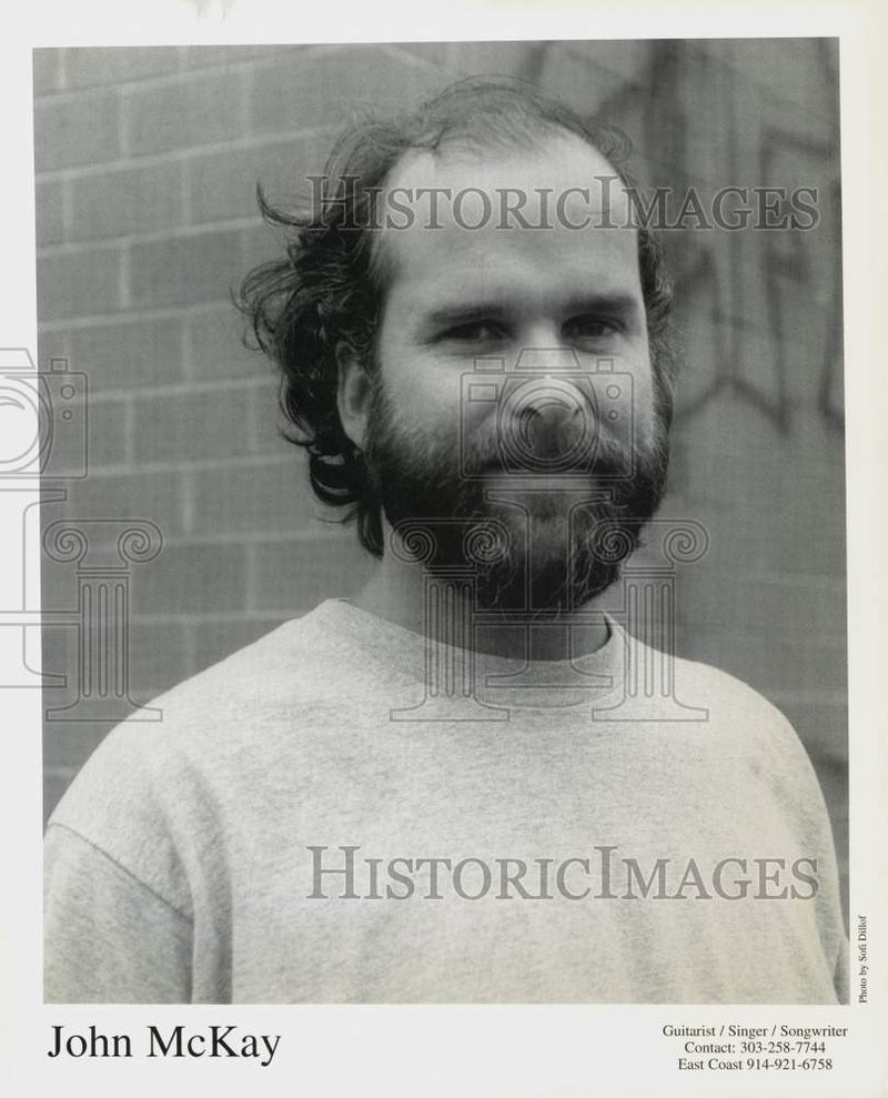 Load image into Gallery viewer, Press Photo John McKay, Guitarist, Singer and Songwriter - srp30741
