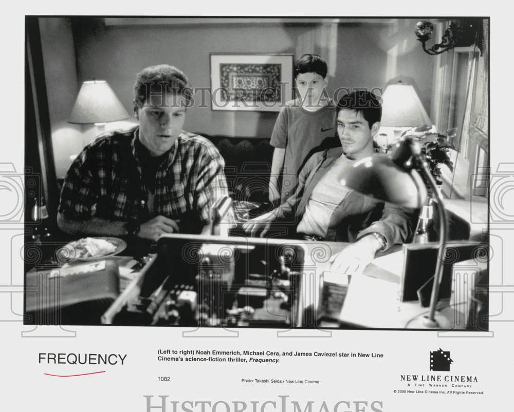 2000 Press Photo Noah Emmerich, Michael Cera, and James Caviezel in &quot;Frequency&quot;- Historic Images