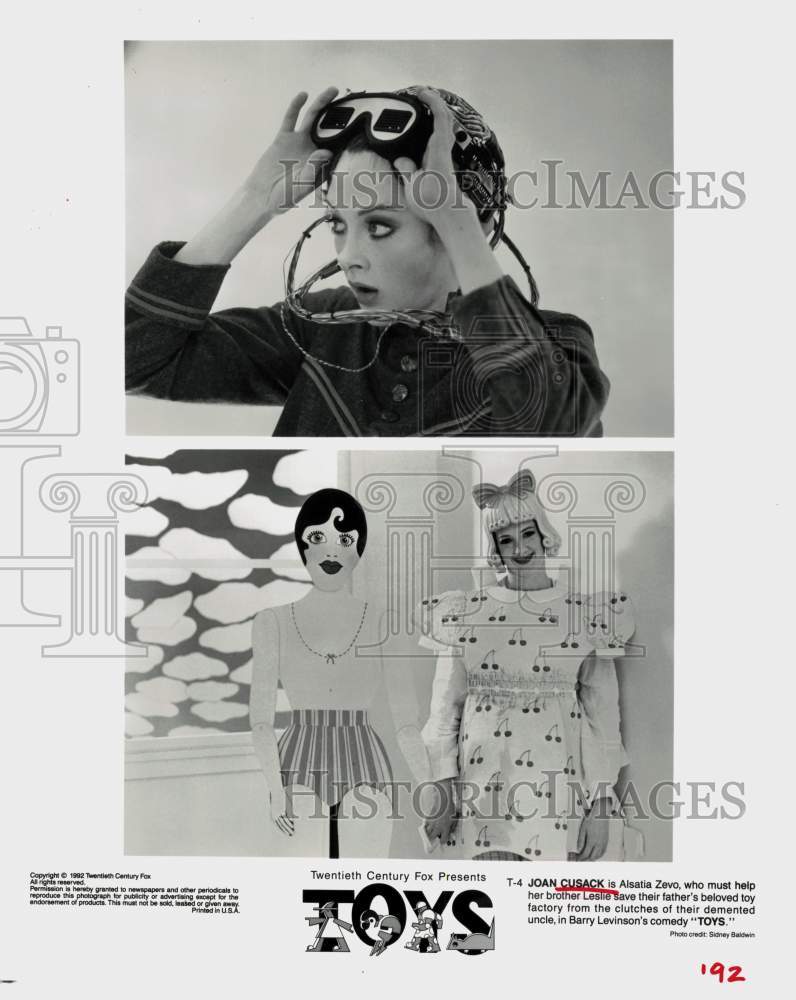 1992 Press Photo Actress Joan Cusack in "Toys" Movie - srp31696