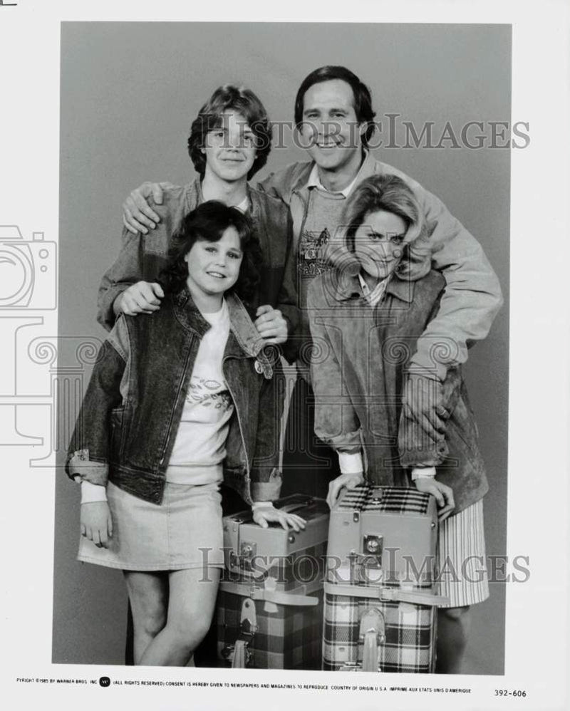 Load image into Gallery viewer, 1985 Press Photo Chevy Chase, Co-Stars in "National Lampoon's European Vacation"
