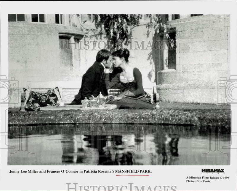 Load image into Gallery viewer, 1999 Press Photo Jonny Lee Miller and Frances O'Connor in "Mansfield Park"
