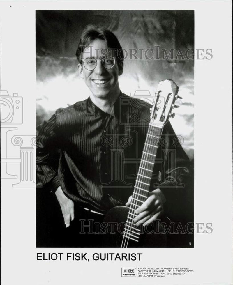 Load image into Gallery viewer, Press Photo Eliot Fisk, Guitarist - srp35700
