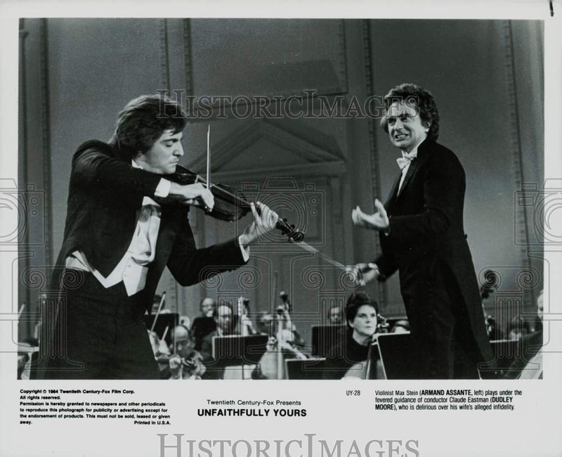 Load image into Gallery viewer, 1984 Press Photo Armand Assante &amp; Dudley Moore in "Unfaithfully Yours"
