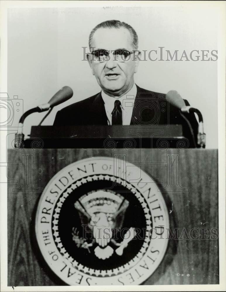 1964 Press Photo President Lyndon Johnson During Vietnam War Address - srp39862- Historic Images