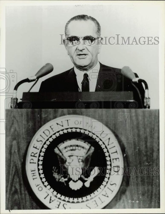 1964 Press Photo President Lyndon Johnson During Vietnam War Address - srp39862- Historic Images