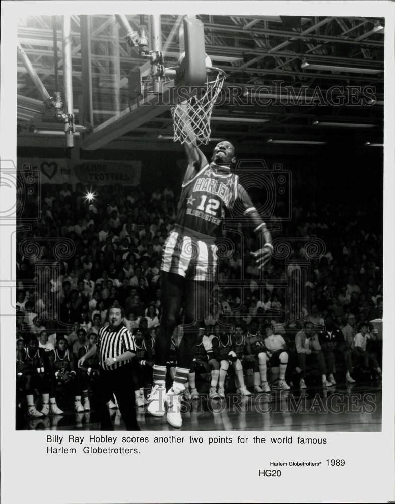 1989 Press Photo Harlem Globetrotters basketball player Billy Ray Hobley scores- Historic Images