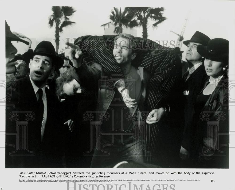 1993 Press Photo Actor Arnold Schwarzenegger in &quot;Last Action Hero&quot; Movie Scene- Historic Images