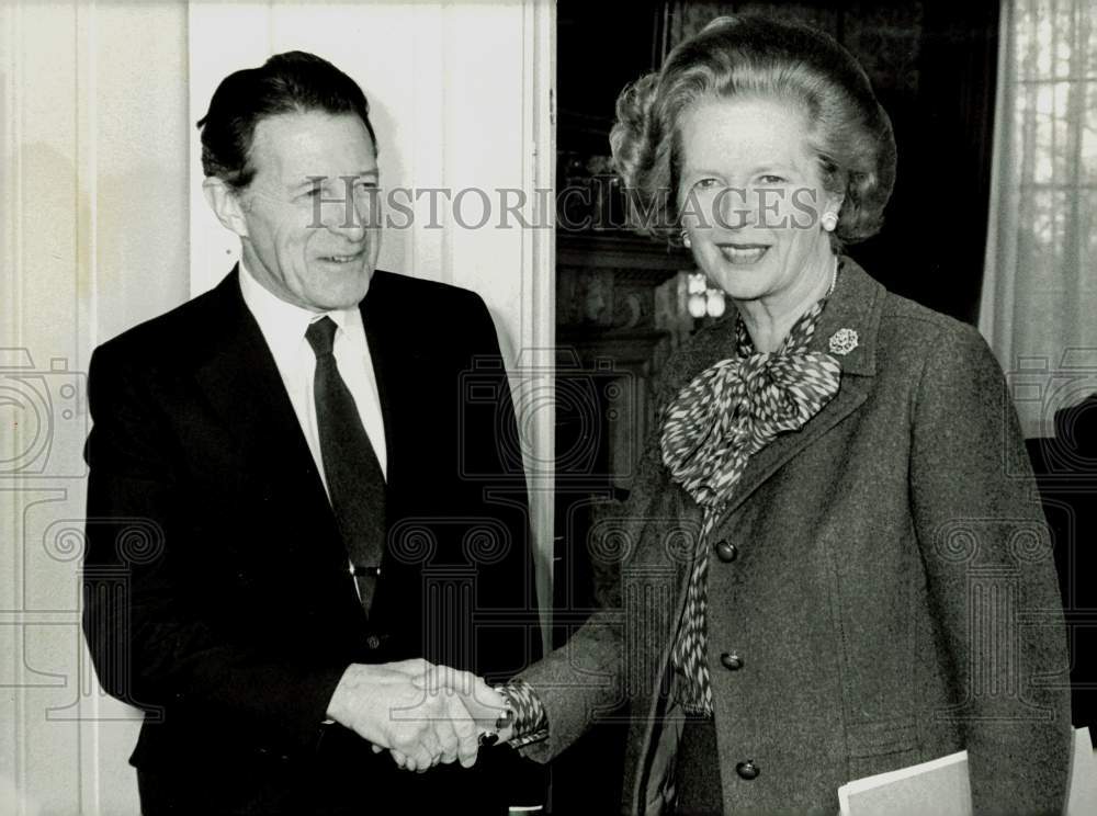 1984 Press Photo Caspar Weinberger with British Prime Minister Margaret Thatcher- Historic Images