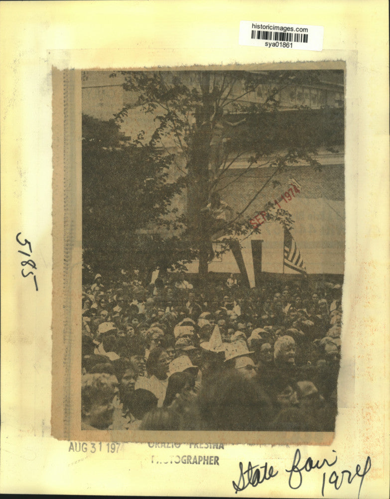 1974 Press Photo Crowd of Attendees at New York State Fair Show - sya01861