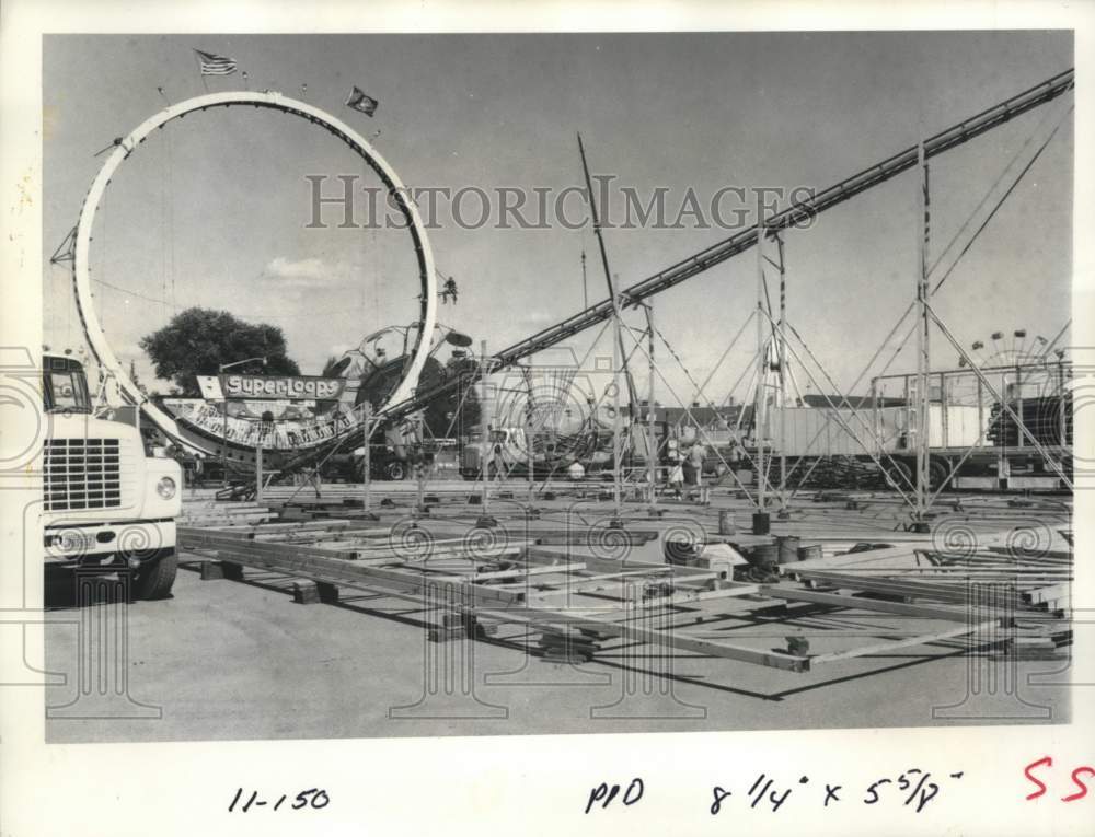 1976 Press Photo Ride Assembly at the New York State Fair Grounds - sya02409