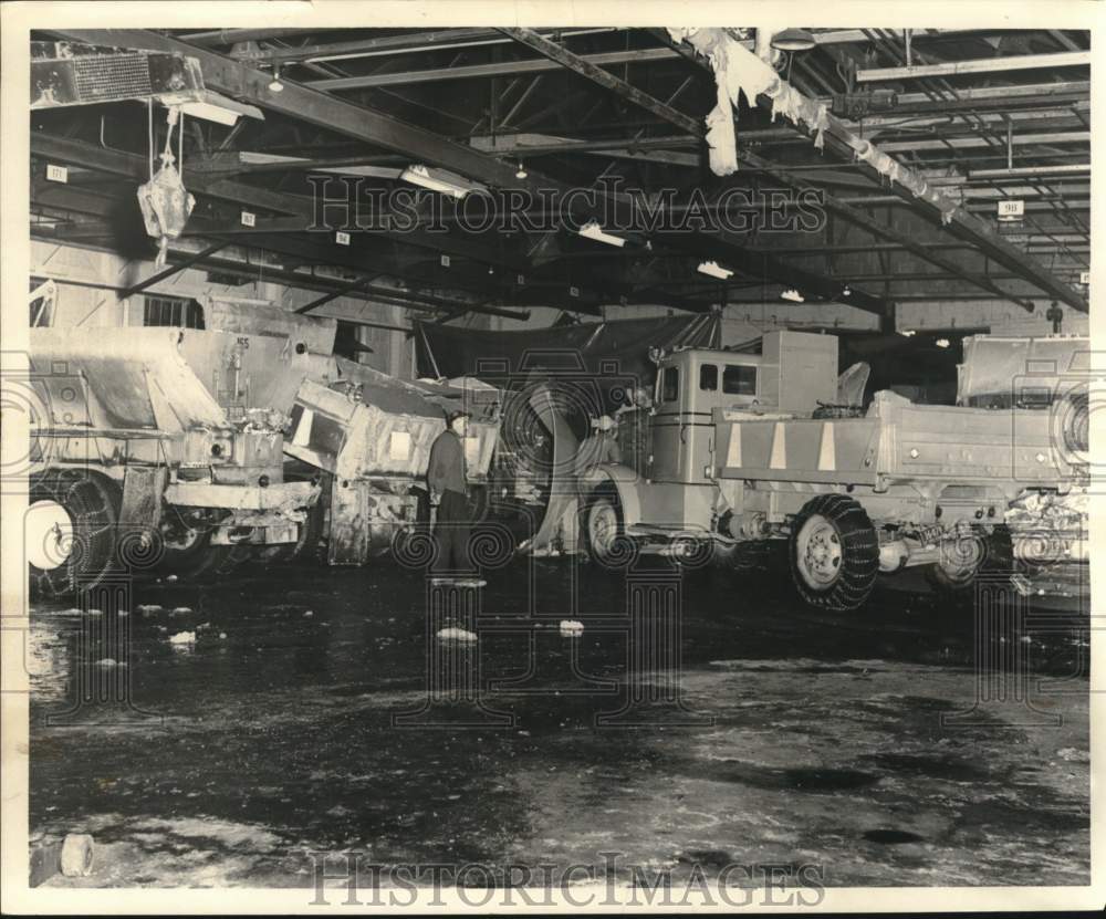 1966 Press Photo City Public Works Blizzard Equipment at Pine Street Garage