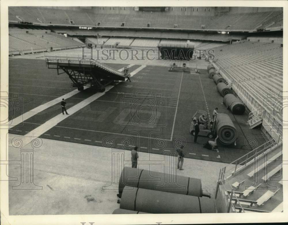 1981 Press Photo Turf Rolled Out at Syracuse University Carrier Dome Field- Historic Images