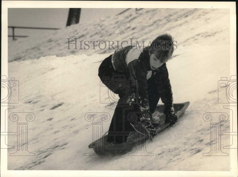 1988 Press Photo Paul Virginia Sliding Down Snow Hill at Westcott Reservoir- Historic Images