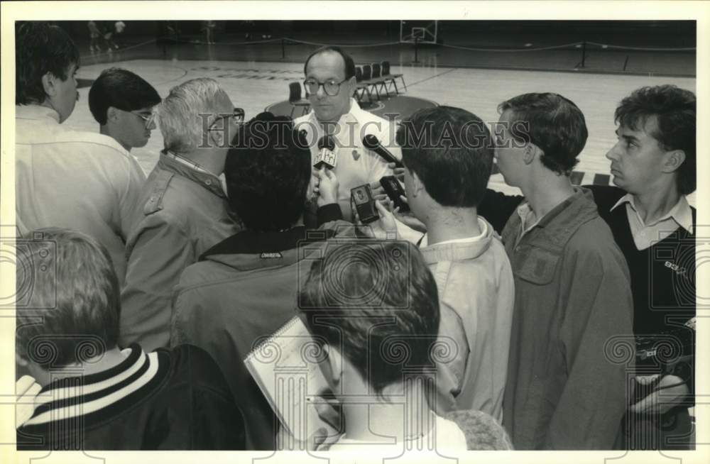 1990 Press Photo Jim Boeheim, Syracuse University Basketball at Media Day- Historic Images