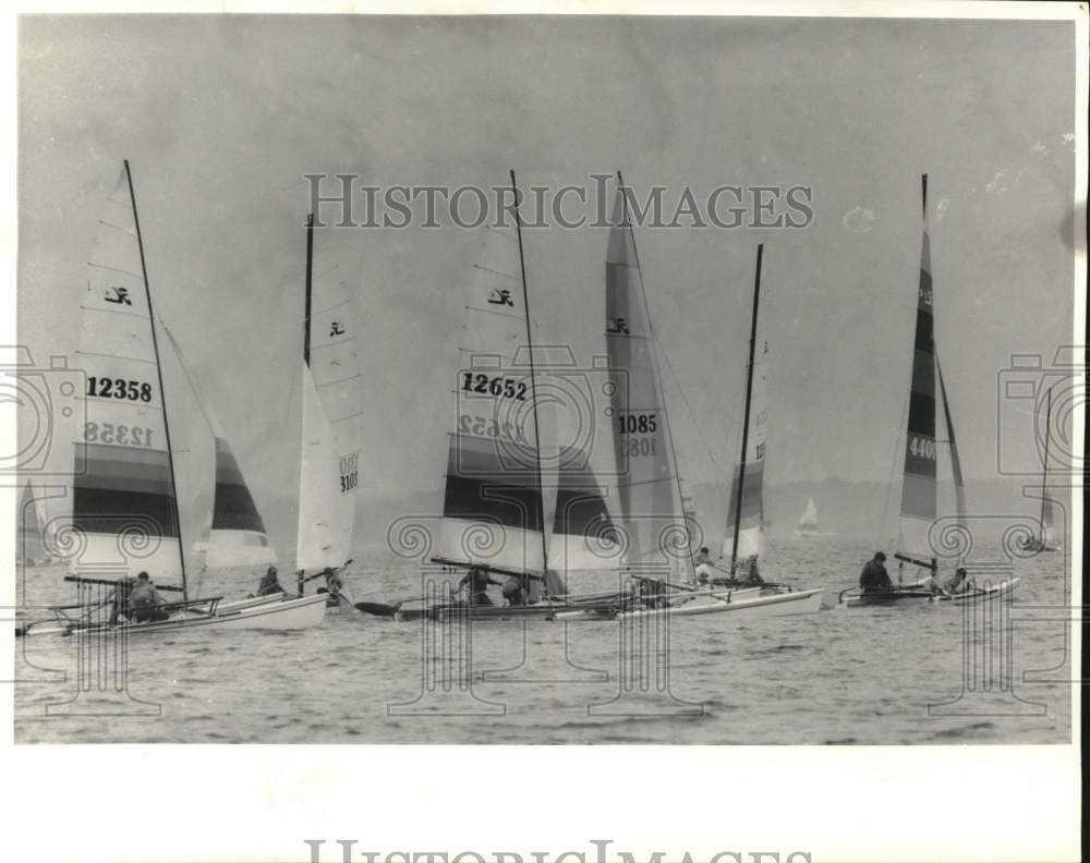 1986 Press Photo Mad Catter Regatta at Hobie Cat Sailboat Race on Oneida Lake- Historic Images