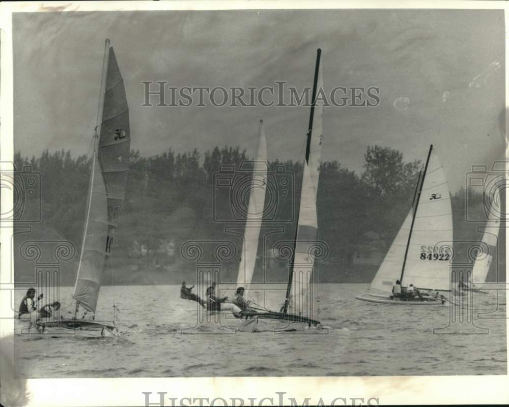 1986 Press Photo Mad Catter Regatta Boats at Oneida Lake Hobie Cat Sailboat Race- Historic Images