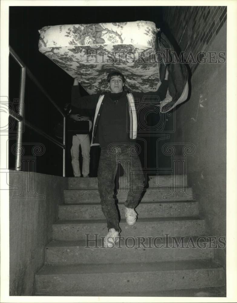 1988 Press Photo Mark Jackowski Carrying Mattress for Wrestling Event- Historic Images