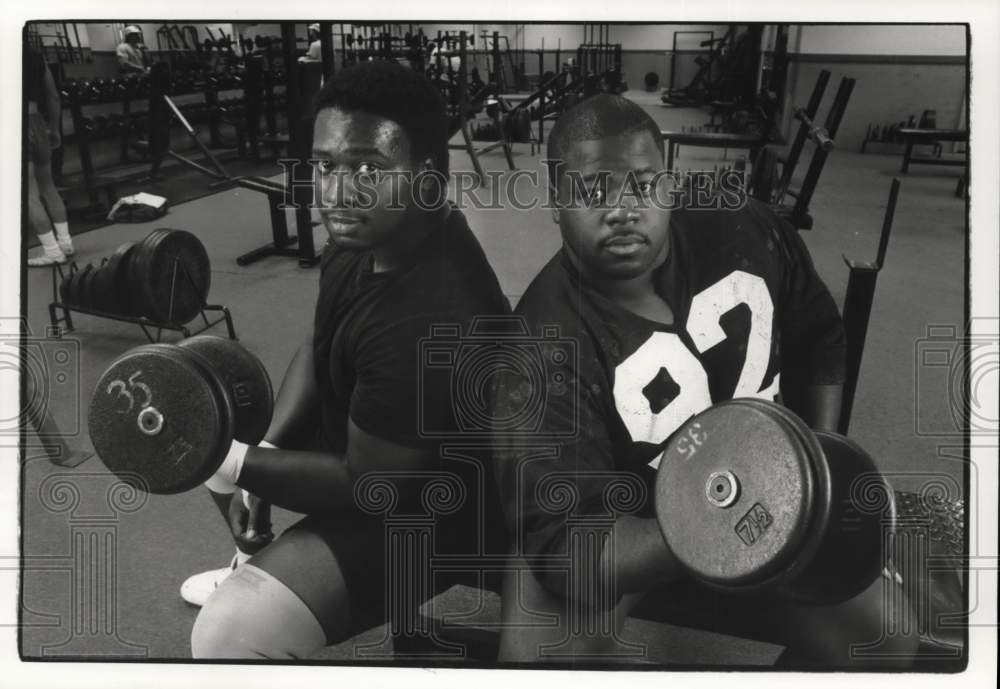 1989 Press Photo Local Hero Chuck Stroud at Hercules Gym in Syracuse - sya07985- Historic Images