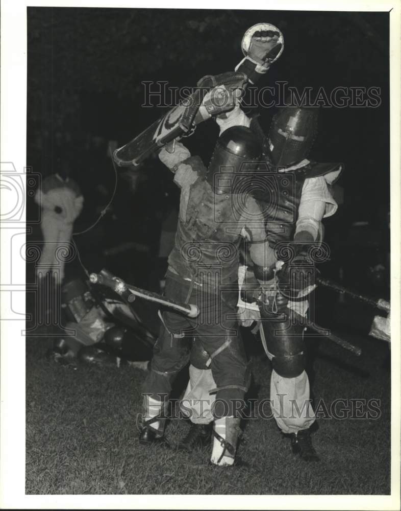 1988 Press Photo Society For Creative Anachronism Members in Combat - sya08652- Historic Images