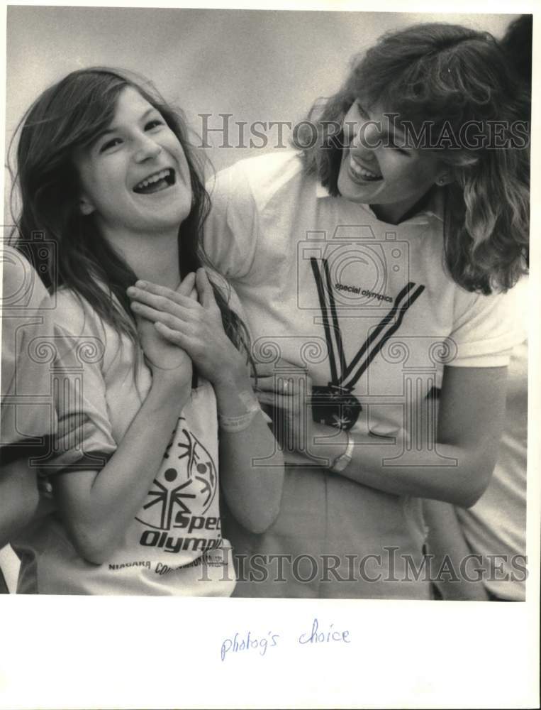 1985 Press Photo Sheila Sparrs at Carrier Dome New York State Special Olympics- Historic Images