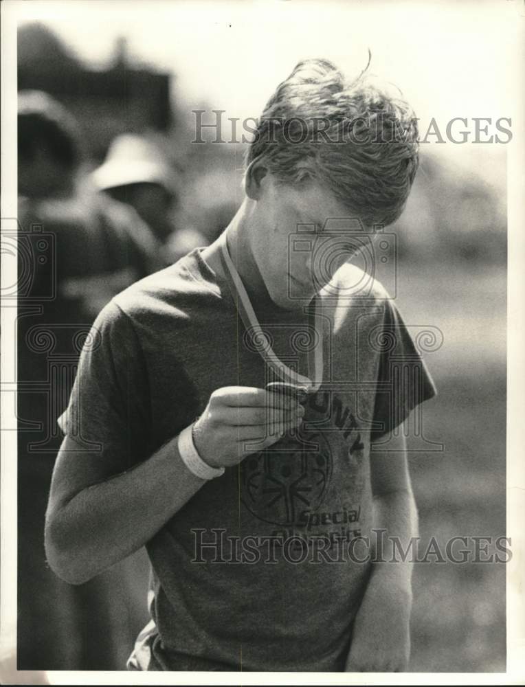 1986 Press Photo Terry Barrick Special Olympics High Jumper at Sunnycrest Park- Historic Images