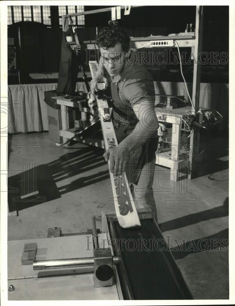 1987 Press Photo Dave Bertelli at New York State Fair Grounds Ski Show- Historic Images