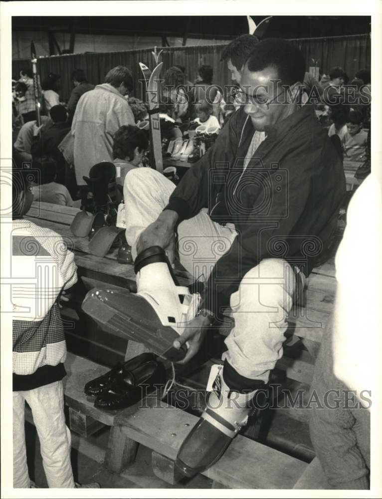 1987 Press Photo Sam Crumpton at New York State Fairgrounds Ski Show - sya08948- Historic Images