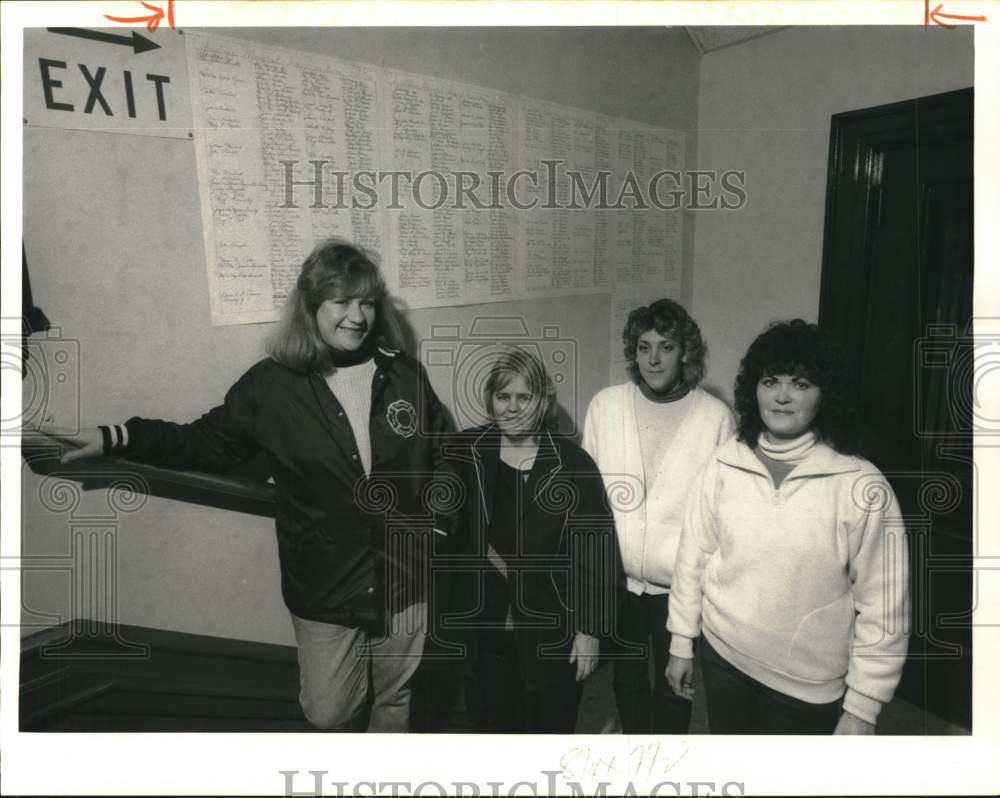 1986 Press Photo Solvay Fire Department Ladies Auxiliary at Police Station