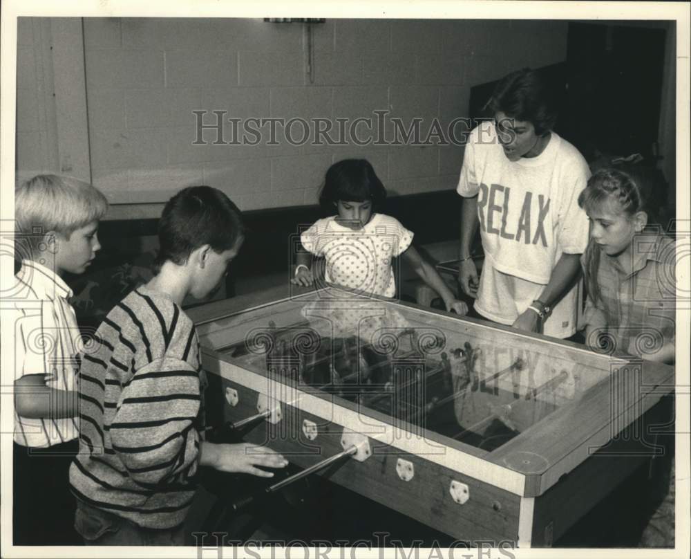 1988 Press Photo Children Play Foosball at Solvay Geddes Community Center- Historic Images