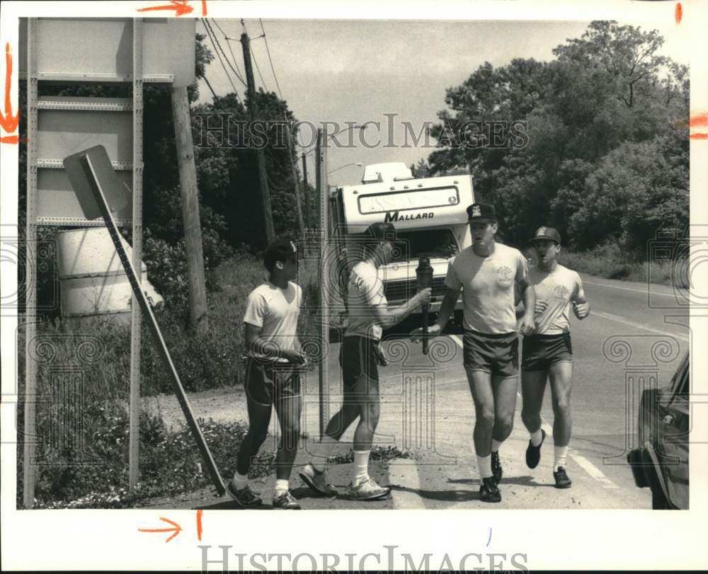 Press Photo Jim Greenwood with Other Special Olympics Runners - sya09664- Historic Images