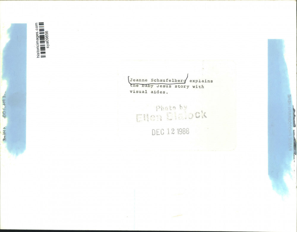 1988 Press Photo Jeanne Schaufelberg Teaches Store of Baby Jesus - sya09856