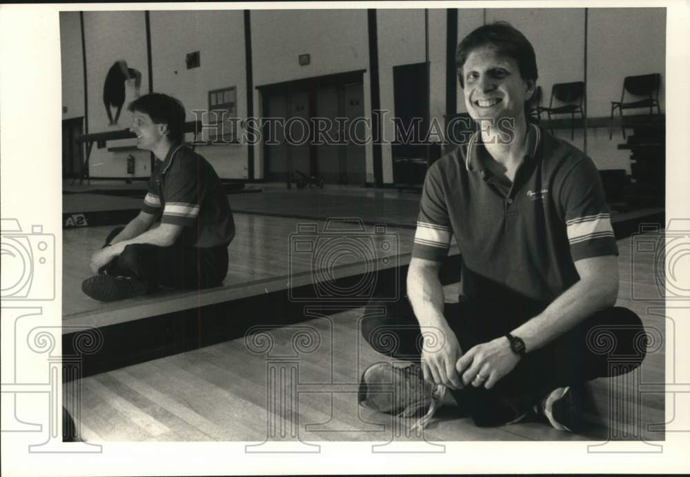 1989 Press Photo Ithaca College Gymnastics Coach Rich Suddaby at Gym - sya09935- Historic Images