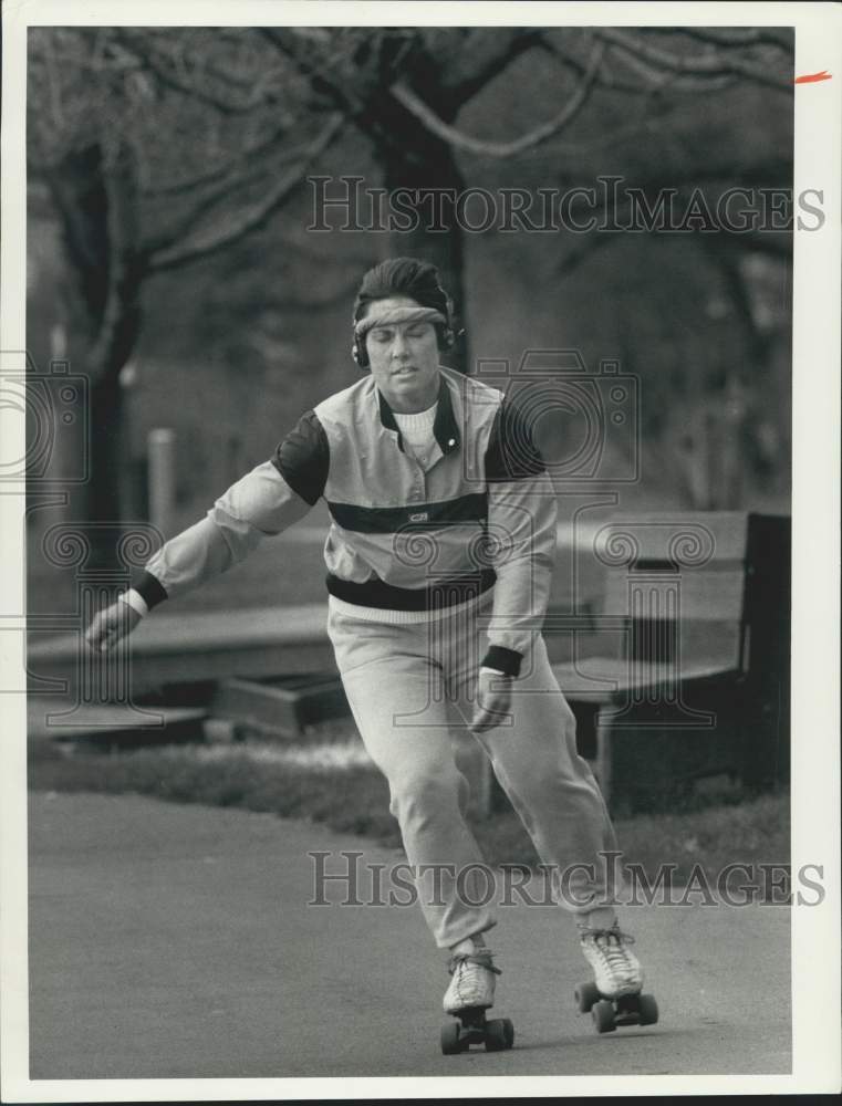 1988 Press Photo Suzanne Kondra Roller Skating at Onondaga Lake Park, Liverpool- Historic Images