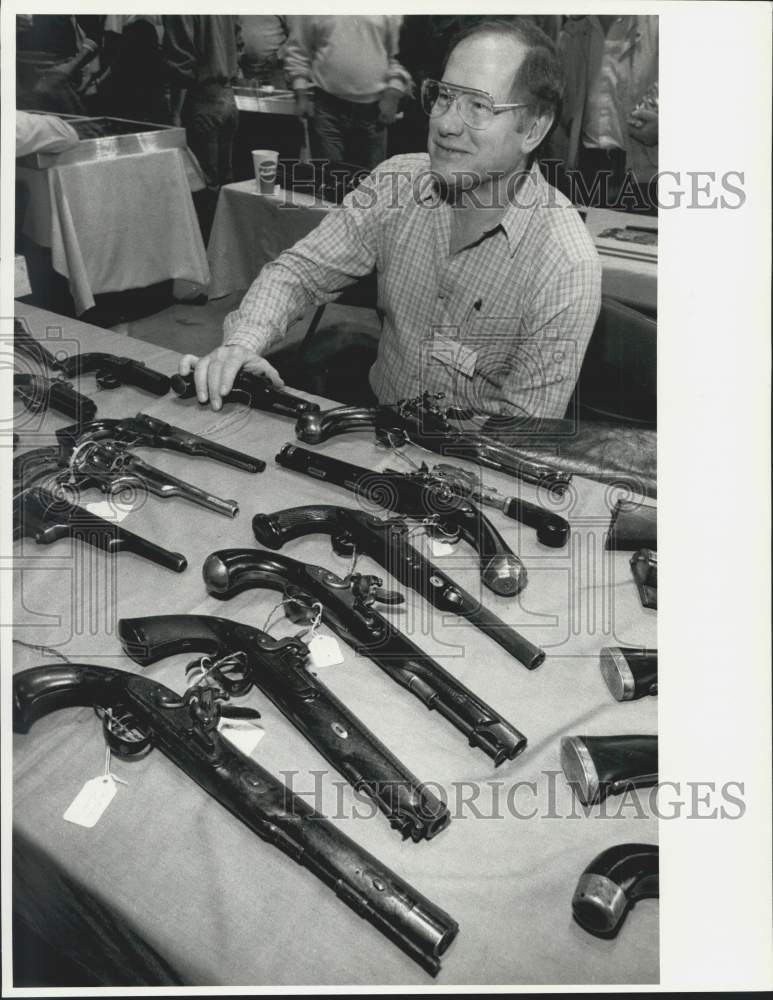 1988 Press Photo Gun Dealer Joseph Hajec at Syracuse State Fair Grounds Show