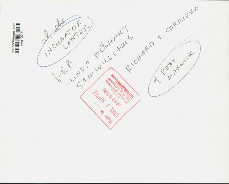 Load image into Gallery viewer, 1986 Press Photo Sam Williams and Peat Marwick Executives at Incubator Center
