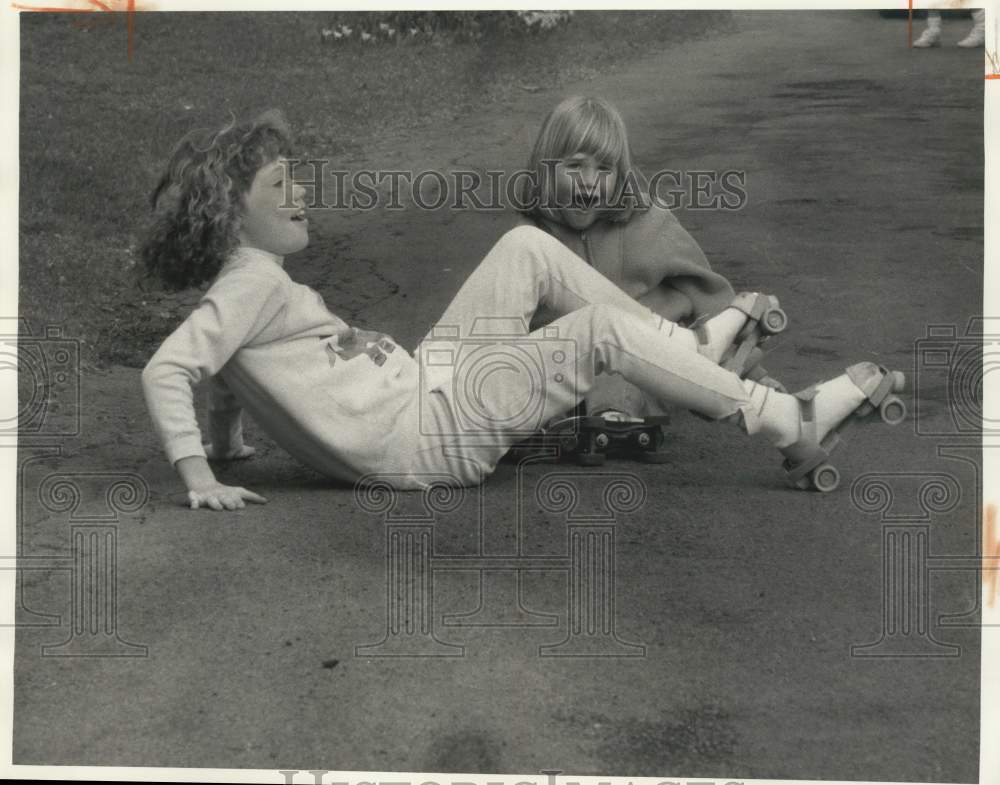 Press Photo Friends Roller Skating on Swift Street in Auburn New York- Historic Images