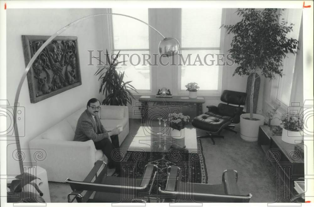 1988 Press Photo Maurice Cavallero at West Fayette Street Housing in Syracuse- Historic Images