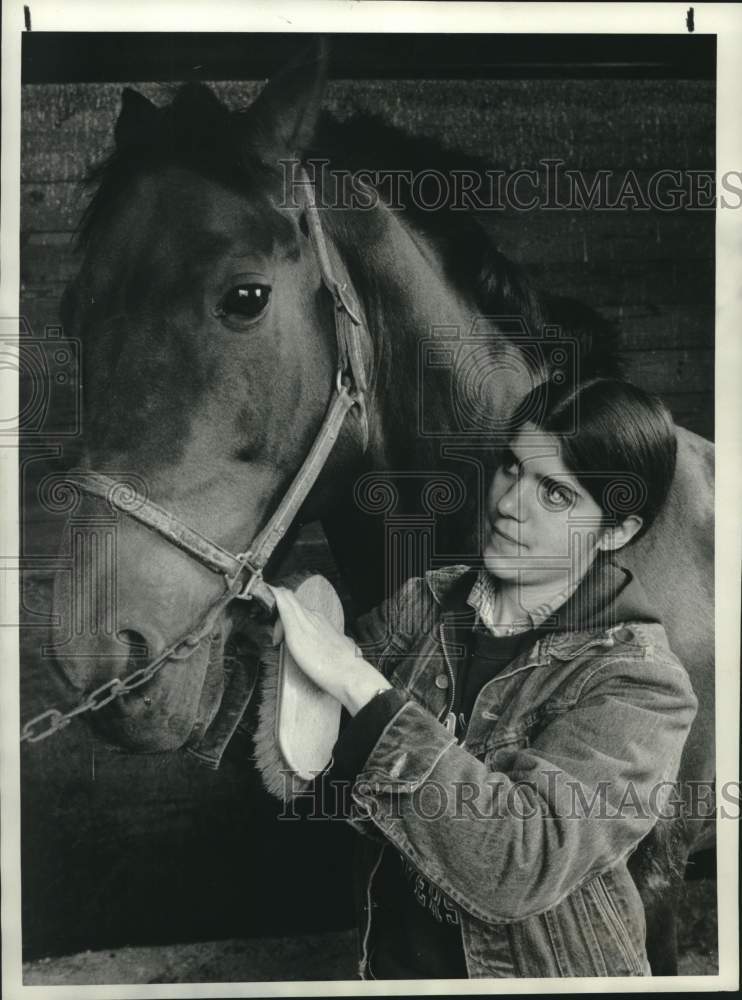 1987 Press Photo Carmela Wilbur with Horse at Tanglewood Riding Center- Historic Images