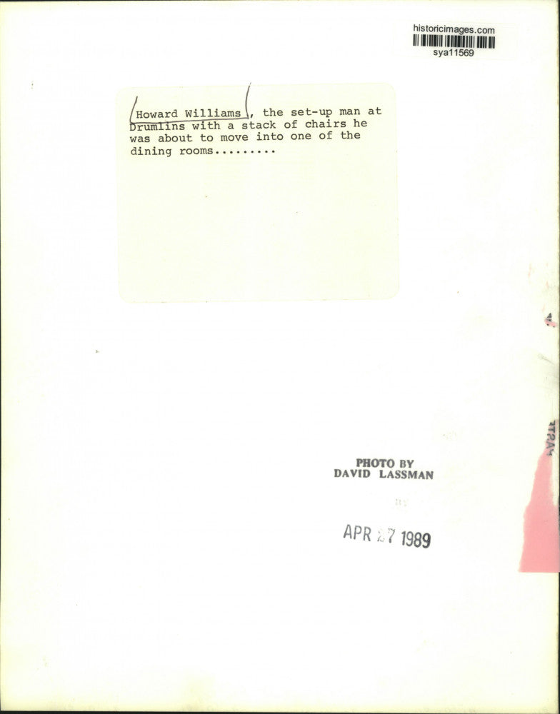 1989 Press Photo Howard Williams, Drumlins Set Up Man in Dining Room with Chairs