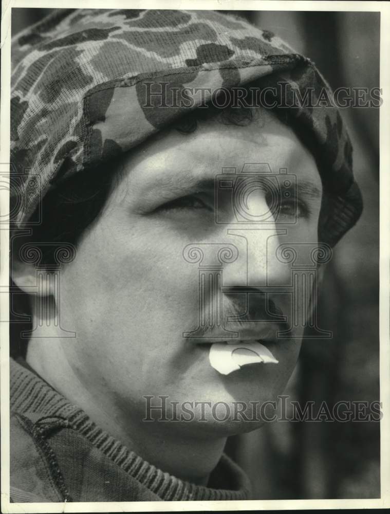 1985 Press Photo Joe Sears with Diaphragm Turkey Call - sya11683- Historic Images