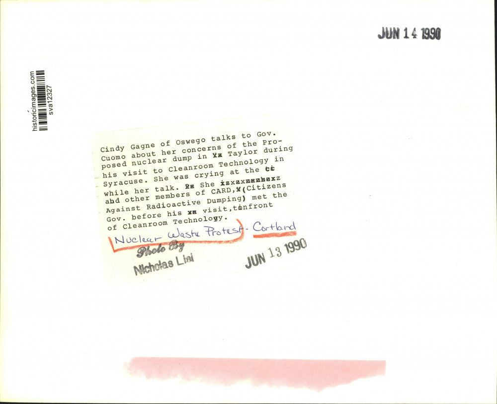 1990 Press Photo Nuclear Waste Protester Cindy Gagne in Cortland with Governor