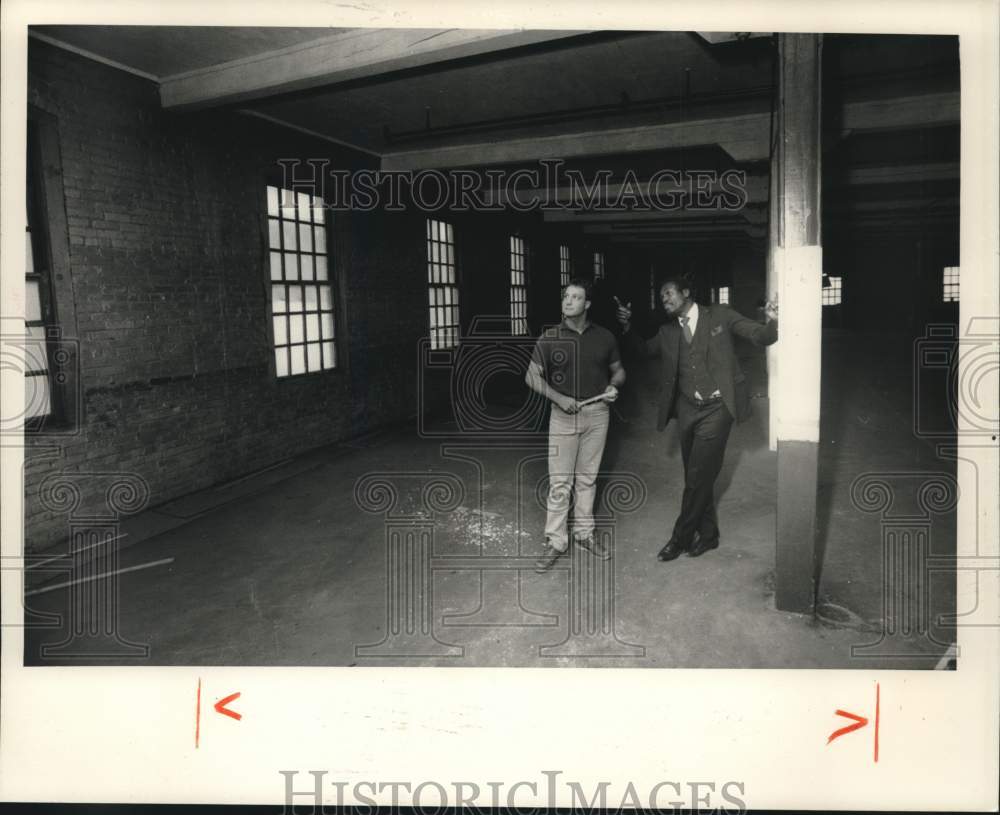 1988 Press Photo Former Boxer Quadia Montagim with Auburn Businessman- Historic Images