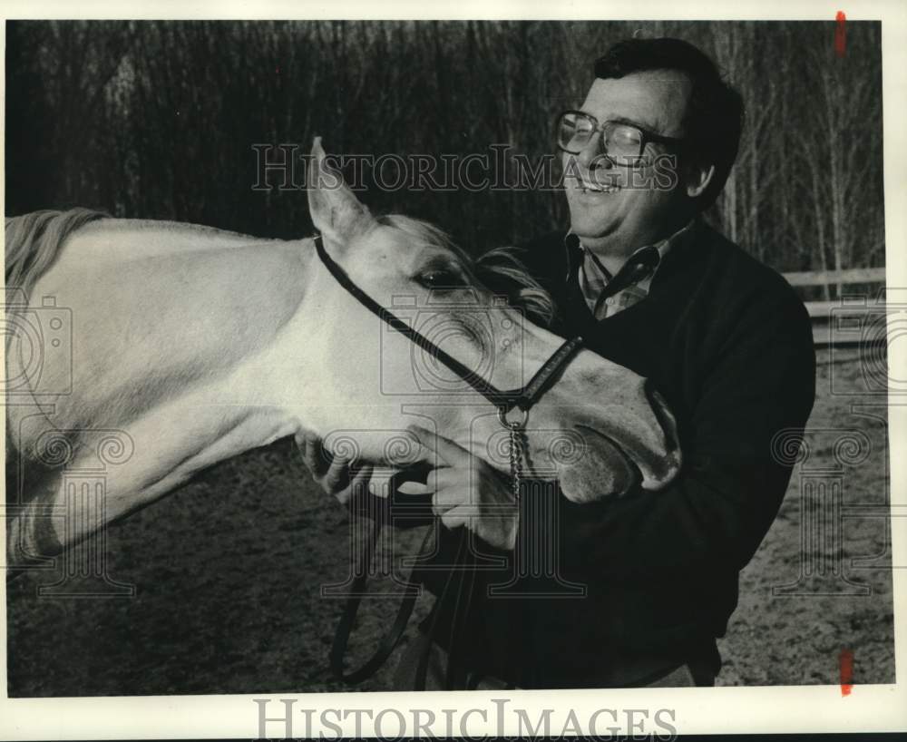 1984 Press Photo Robert Molinari with Horse - sya12577- Historic Images