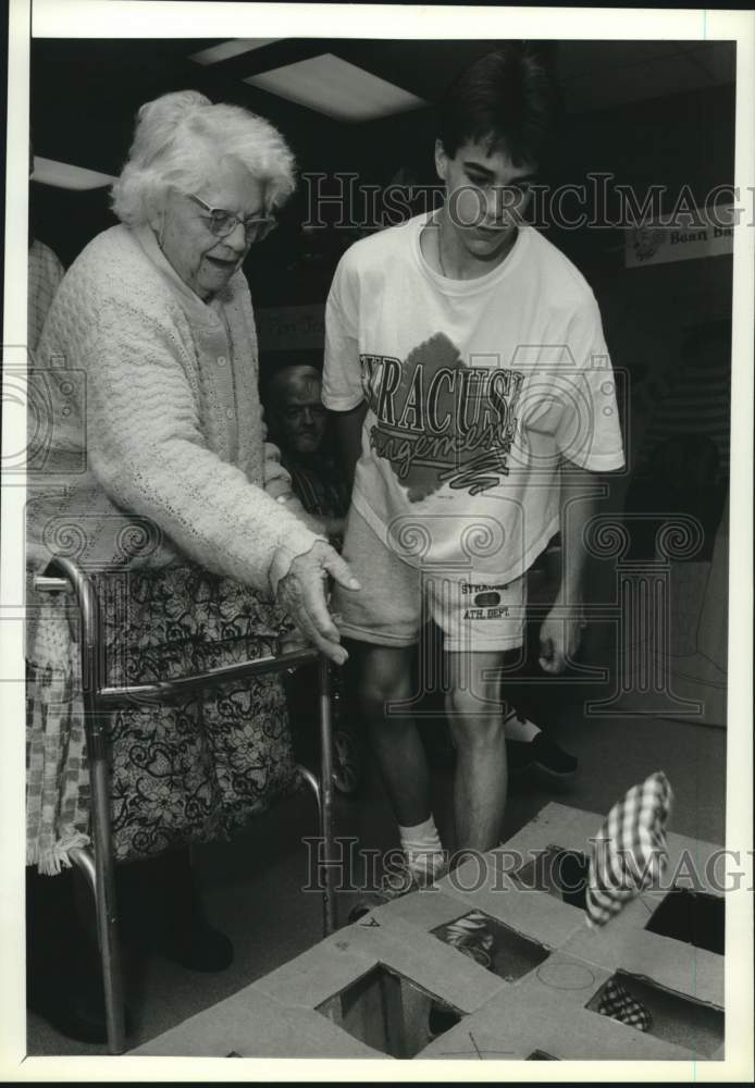1989 Press Photo Lilley Smith at Syracuse Home Association Elderly Carnival