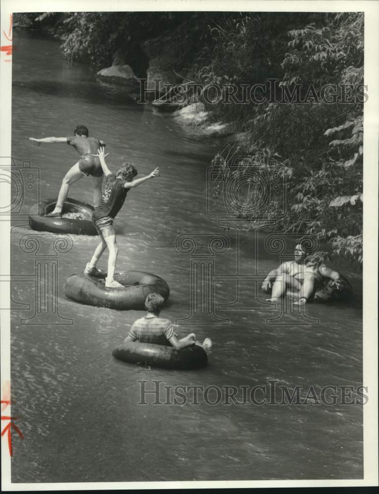 1987 Press Photo Ed Purcell Floating on Oneida Creek with Friends - sya13510- Historic Images